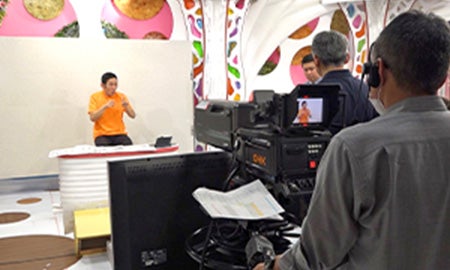 画像：手話実況の様子